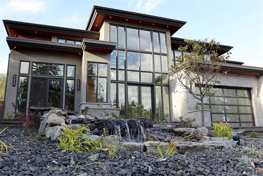 The Out­stand­ing Prop­erty in Alberta is a luxurious home now available for sale. This home located at 1028 S Bel Aire Dr SW, Calgary, AB T2V 2B9, Canada