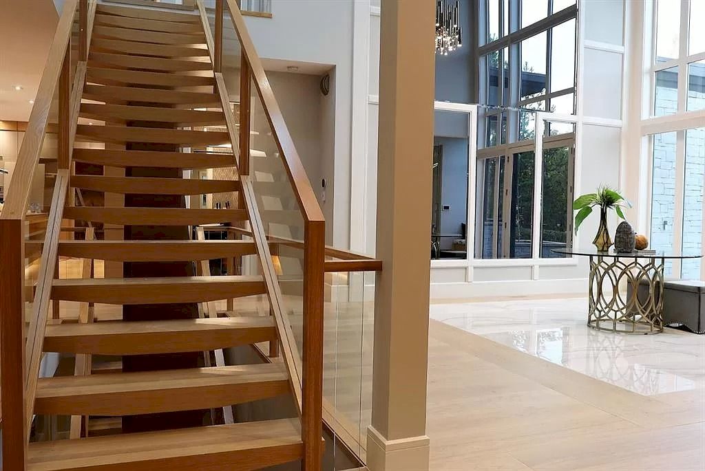 The Out­stand­ing Prop­erty in Alberta is a luxurious home now available for sale. This home located at 1028 S Bel Aire Dr SW, Calgary, AB T2V 2B9, Canada