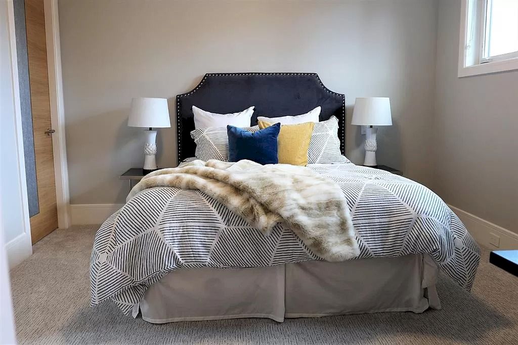 The Out­stand­ing Prop­erty in Alberta is a luxurious home now available for sale. This home located at 1028 S Bel Aire Dr SW, Calgary, AB T2V 2B9, Canada