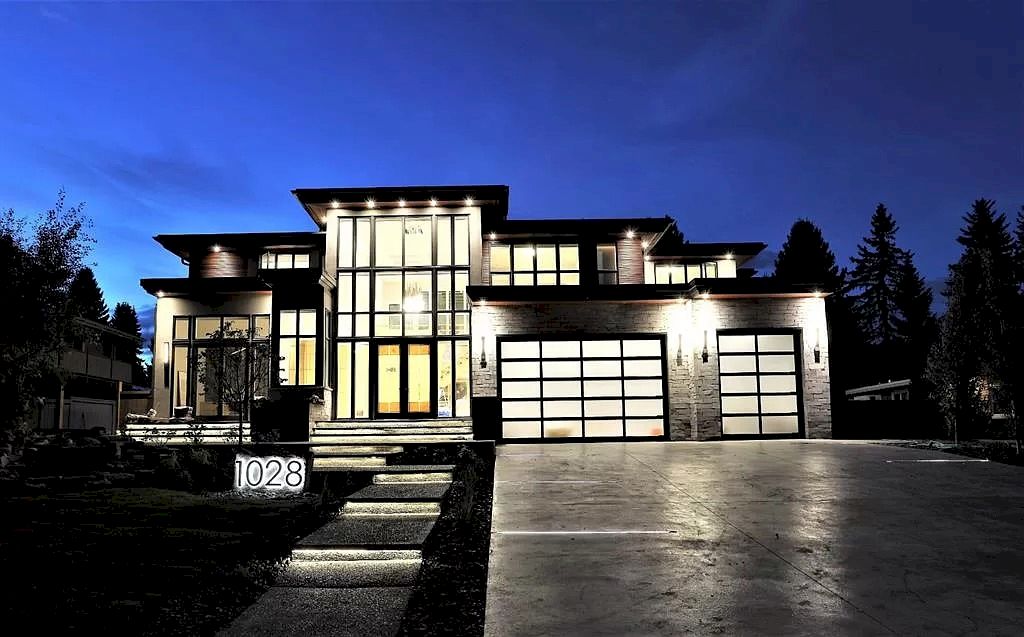 The Out­stand­ing Prop­erty in Alberta is a luxurious home now available for sale. This home located at 1028 S Bel Aire Dr SW, Calgary, AB T2V 2B9, Canada