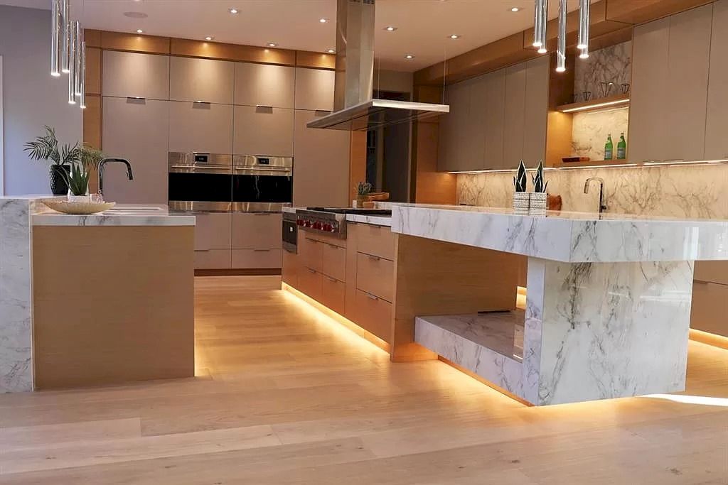 The Out­stand­ing Prop­erty in Alberta is a luxurious home now available for sale. This home located at 1028 S Bel Aire Dr SW, Calgary, AB T2V 2B9, Canada