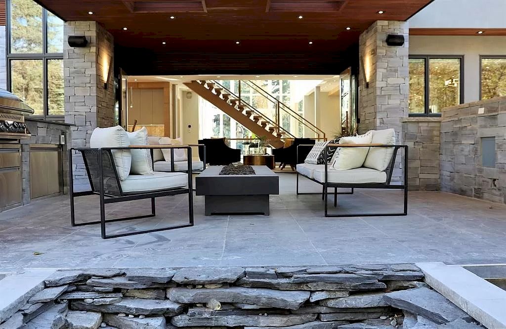 The Out­stand­ing Prop­erty in Alberta is a luxurious home now available for sale. This home located at 1028 S Bel Aire Dr SW, Calgary, AB T2V 2B9, Canada