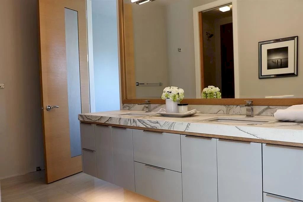 The Out­stand­ing Prop­erty in Alberta is a luxurious home now available for sale. This home located at 1028 S Bel Aire Dr SW, Calgary, AB T2V 2B9, Canada