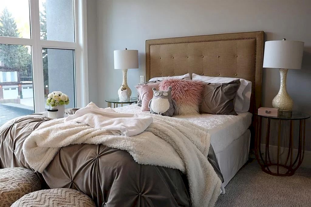 The Out­stand­ing Prop­erty in Alberta is a luxurious home now available for sale. This home located at 1028 S Bel Aire Dr SW, Calgary, AB T2V 2B9, Canada
