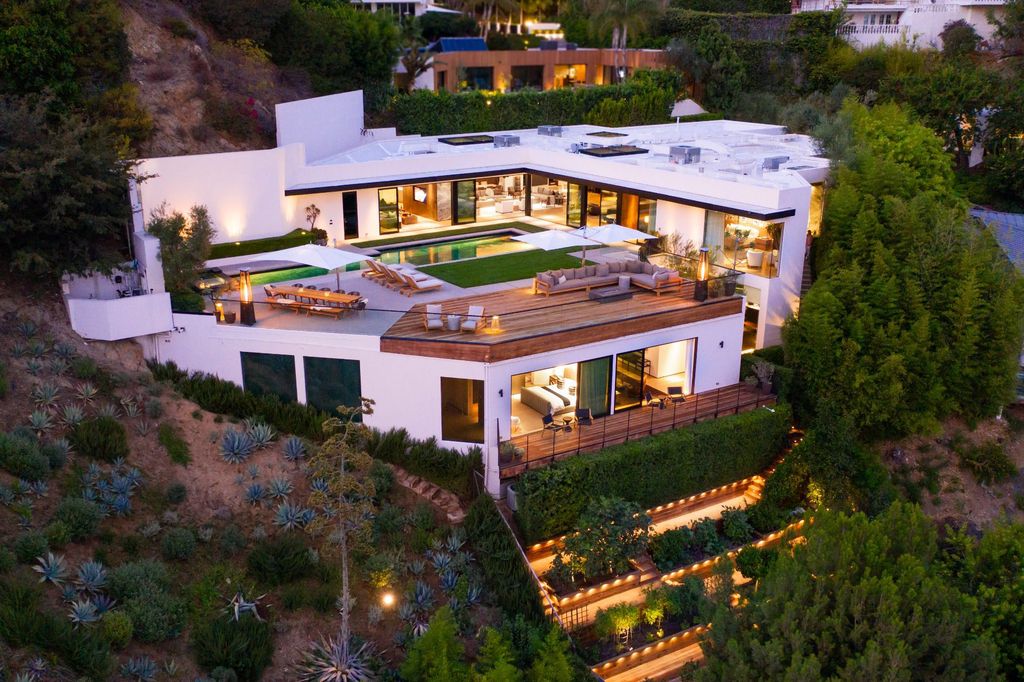 The Los Angeles Home is a contemporary masterpiece is one of the greatest architectural gems in the Bird Streets now available for sale. This home located at 1877 Rising Glen Rd, Los Angeles, California