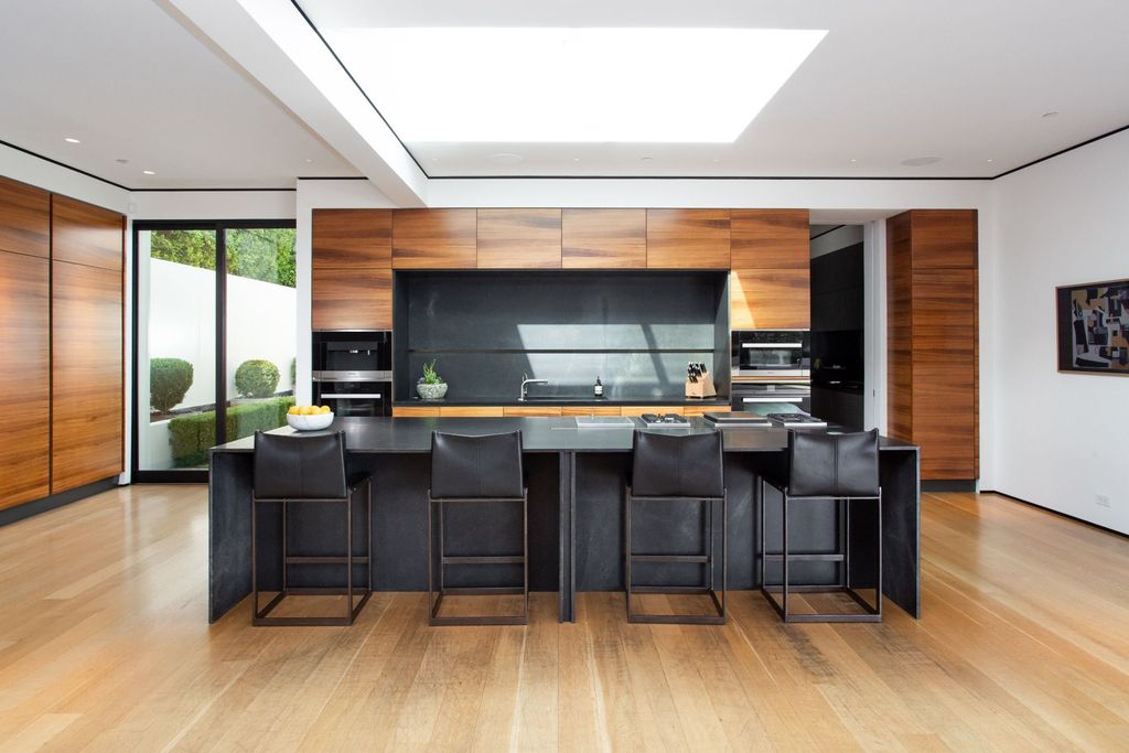 The Los Angeles Home is a contemporary masterpiece is one of the greatest architectural gems in the Bird Streets now available for sale. This home located at 1877 Rising Glen Rd, Los Angeles, California