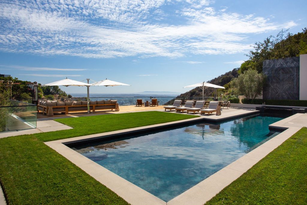 The Los Angeles Home is a contemporary masterpiece is one of the greatest architectural gems in the Bird Streets now available for sale. This home located at 1877 Rising Glen Rd, Los Angeles, California