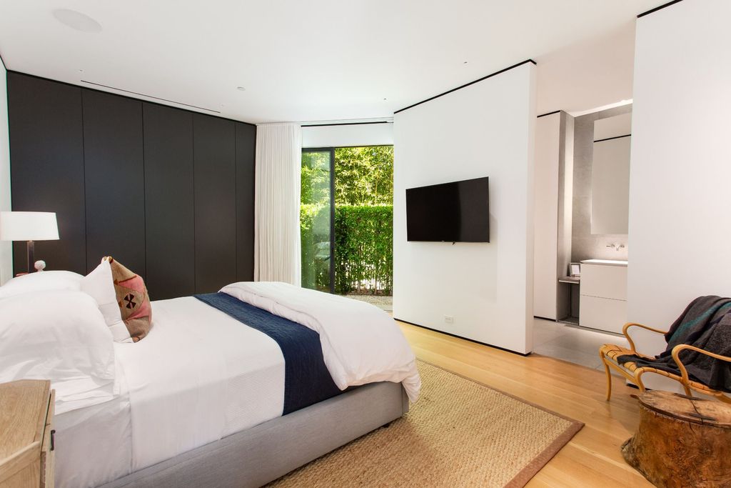 The Los Angeles Home is a contemporary masterpiece is one of the greatest architectural gems in the Bird Streets now available for sale. This home located at 1877 Rising Glen Rd, Los Angeles, California