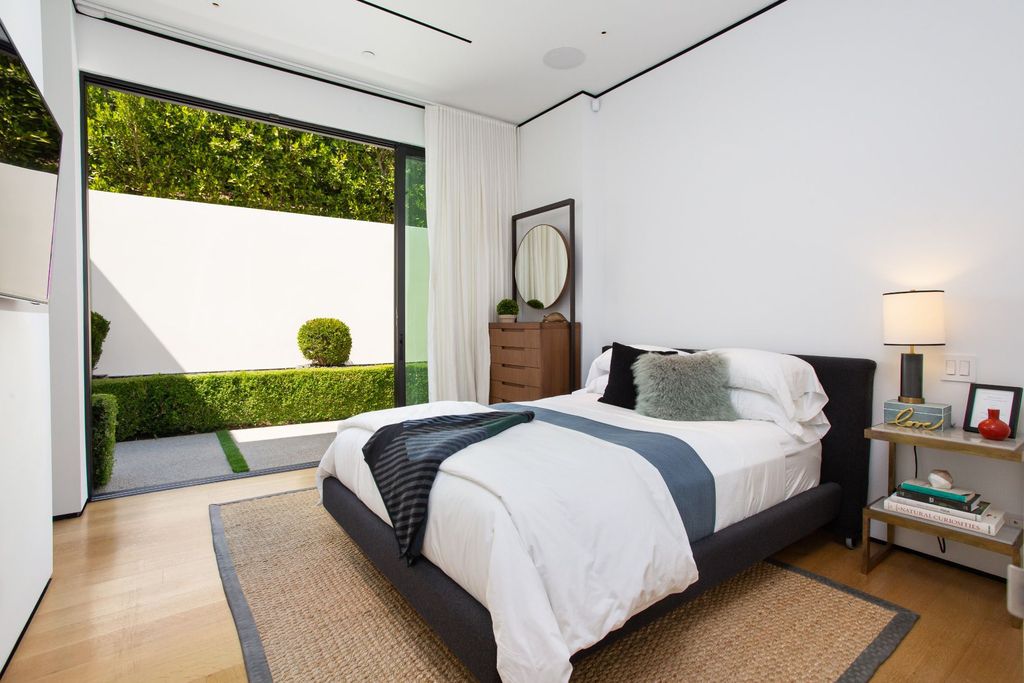 The Los Angeles Home is a contemporary masterpiece is one of the greatest architectural gems in the Bird Streets now available for sale. This home located at 1877 Rising Glen Rd, Los Angeles, California
