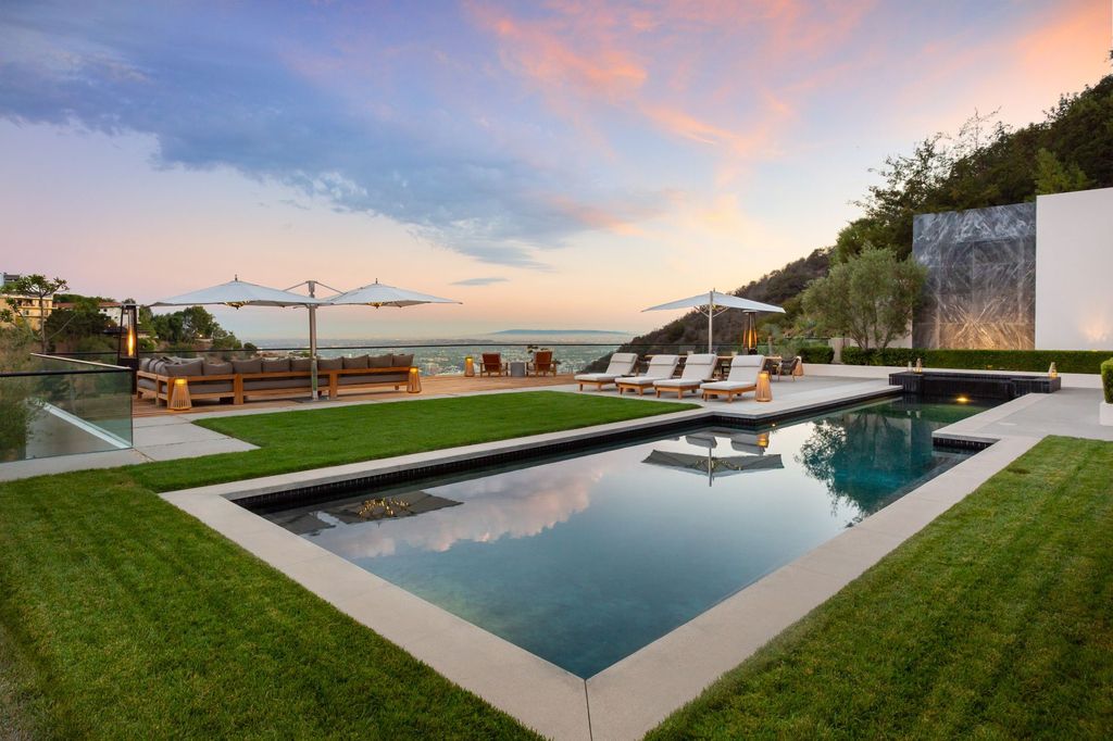 The Los Angeles Home is a contemporary masterpiece is one of the greatest architectural gems in the Bird Streets now available for sale. This home located at 1877 Rising Glen Rd, Los Angeles, California