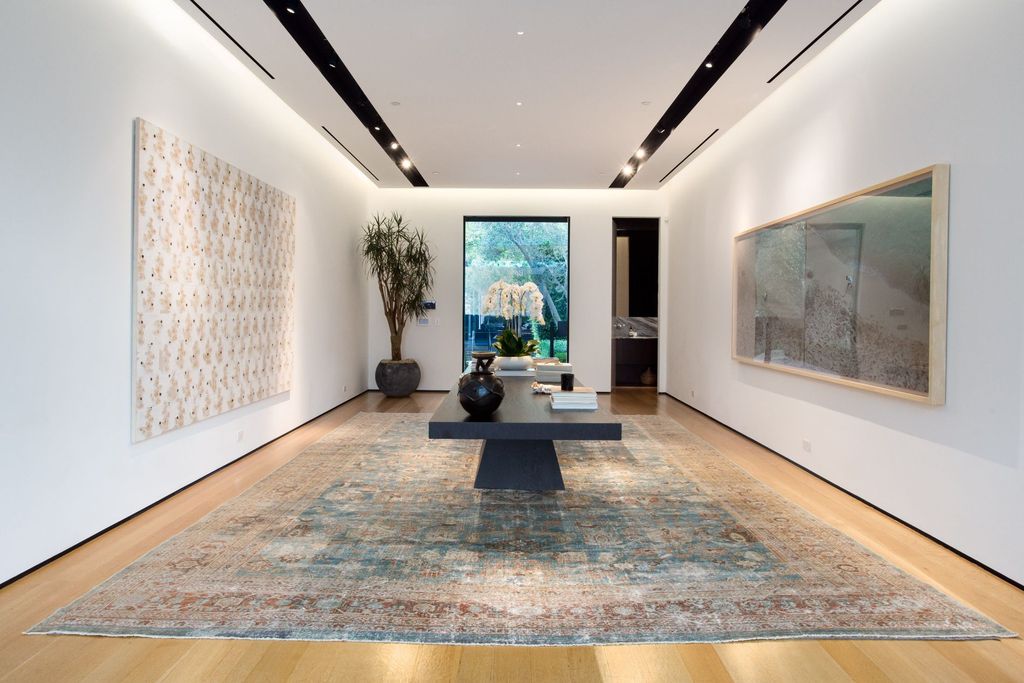 The Los Angeles Home is a contemporary masterpiece is one of the greatest architectural gems in the Bird Streets now available for sale. This home located at 1877 Rising Glen Rd, Los Angeles, California