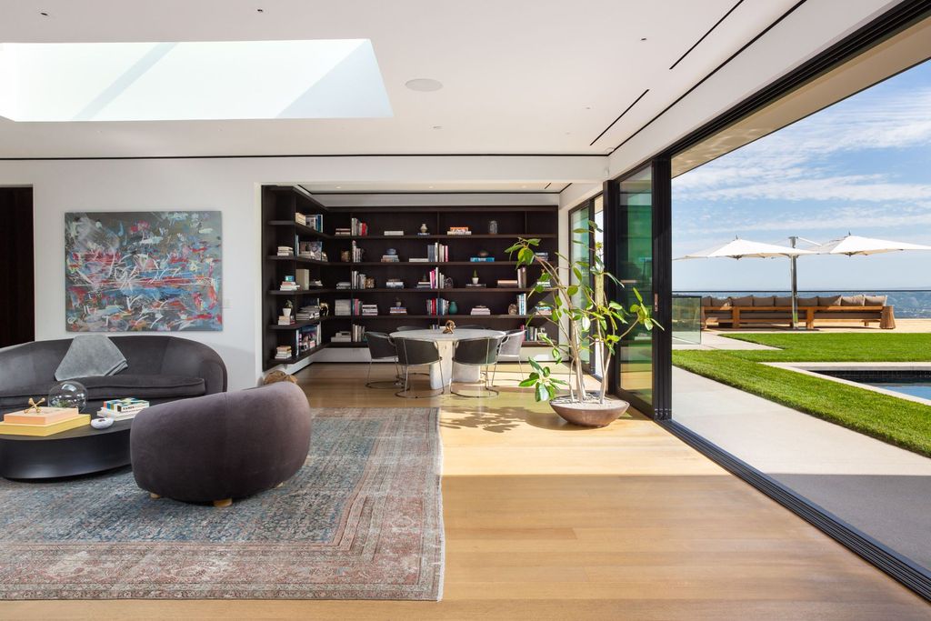 The Los Angeles Home is a contemporary masterpiece is one of the greatest architectural gems in the Bird Streets now available for sale. This home located at 1877 Rising Glen Rd, Los Angeles, California
