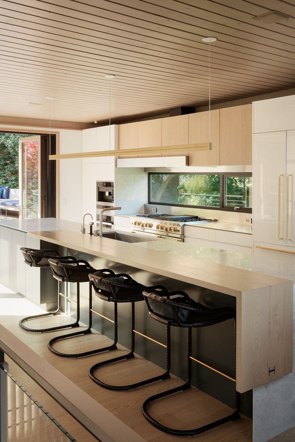 Twin Peaks Residence with Light fills every corner by Feldman Architecture