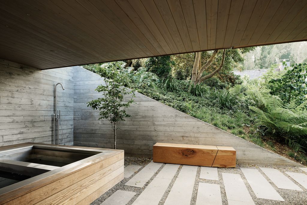 Twin Peaks Residence with Light fills every corner by Feldman Architecture