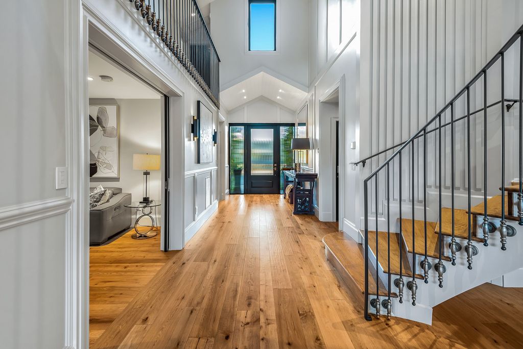 The House in Thousand Oaks is an absolutely stunning modern farmhouse lake front estate with a premier location now available for sale. This home located at 1371 Redsail Cir, Thousand Oaks, California