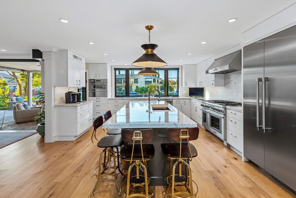 The House in Thousand Oaks is an absolutely stunning modern farmhouse lake front estate with a premier location now available for sale. This home located at 1371 Redsail Cir, Thousand Oaks, California