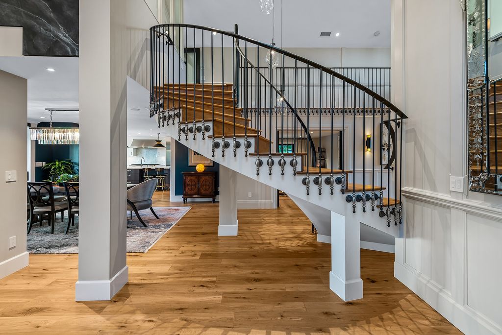 The House in Thousand Oaks is an absolutely stunning modern farmhouse lake front estate with a premier location now available for sale. This home located at 1371 Redsail Cir, Thousand Oaks, California