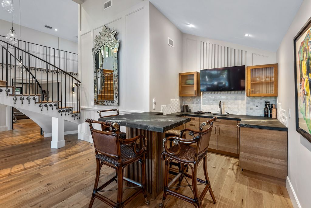 The House in Thousand Oaks is an absolutely stunning modern farmhouse lake front estate with a premier location now available for sale. This home located at 1371 Redsail Cir, Thousand Oaks, California