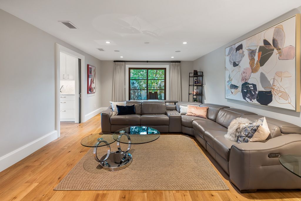 The House in Thousand Oaks is an absolutely stunning modern farmhouse lake front estate with a premier location now available for sale. This home located at 1371 Redsail Cir, Thousand Oaks, California