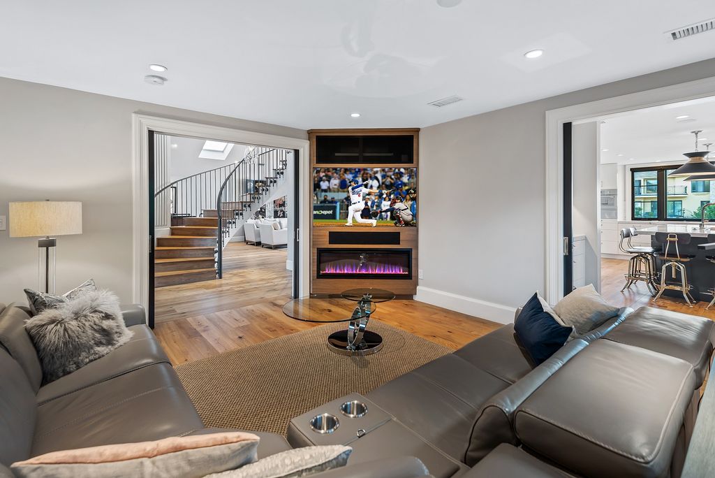 The House in Thousand Oaks is an absolutely stunning modern farmhouse lake front estate with a premier location now available for sale. This home located at 1371 Redsail Cir, Thousand Oaks, California