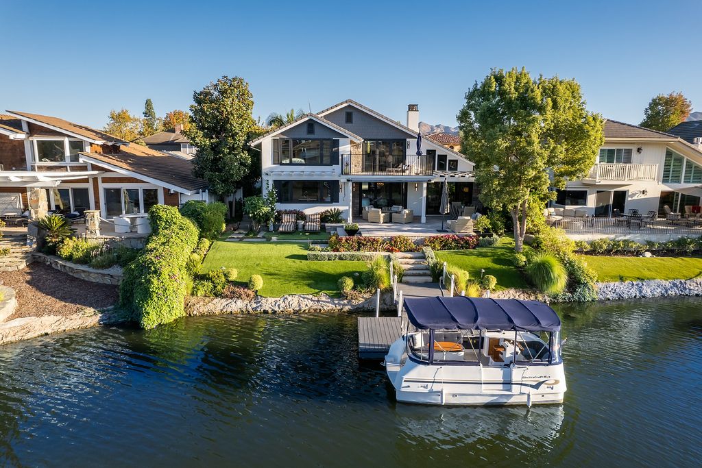 The House in Thousand Oaks is an absolutely stunning modern farmhouse lake front estate with a premier location now available for sale. This home located at 1371 Redsail Cir, Thousand Oaks, California