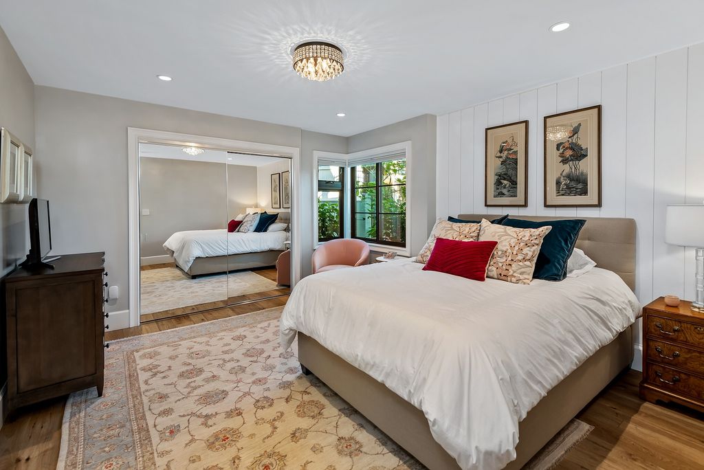 The House in Thousand Oaks is an absolutely stunning modern farmhouse lake front estate with a premier location now available for sale. This home located at 1371 Redsail Cir, Thousand Oaks, California