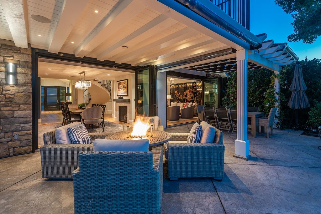 The House in Thousand Oaks is an absolutely stunning modern farmhouse lake front estate with a premier location now available for sale. This home located at 1371 Redsail Cir, Thousand Oaks, California