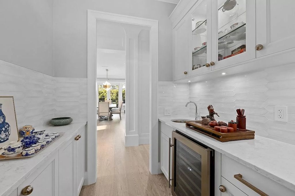 The Beautiful Custom Residence in Surrey is a luxurious home now available for sale. This home located at 14033 28th Ave, Surrey, BC V4P 0A3, Canada