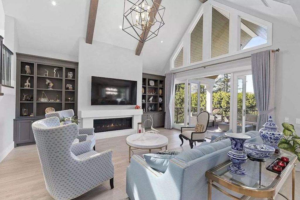 The Beautiful Custom Residence in Surrey is a luxurious home now available for sale. This home located at 14033 28th Ave, Surrey, BC V4P 0A3, Canada