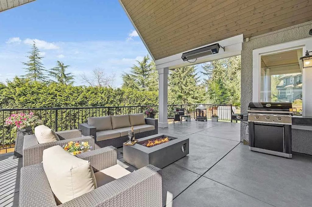 The Beautiful Custom Residence in Surrey is a luxurious home now available for sale. This home located at 14033 28th Ave, Surrey, BC V4P 0A3, Canada