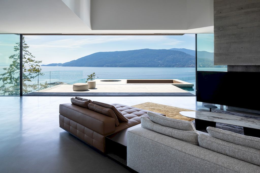 Blackcliff house, monumental one on hill by McLeod Bovell Modern Houses