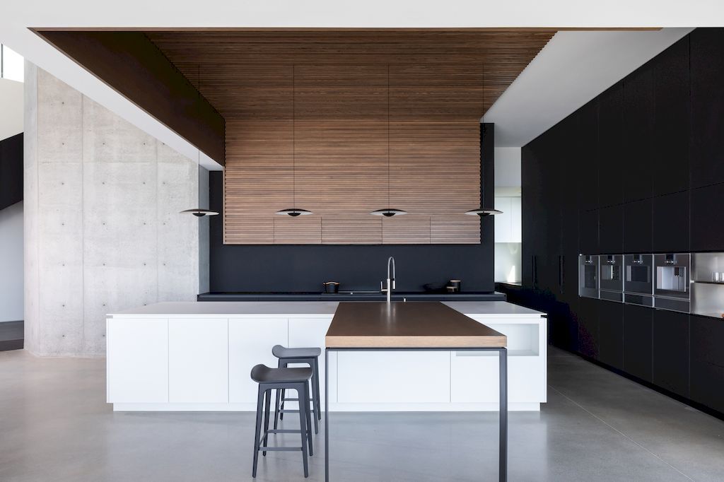 Blackcliff house monumental one on hill by McLeod Bovell Modern Houses 11