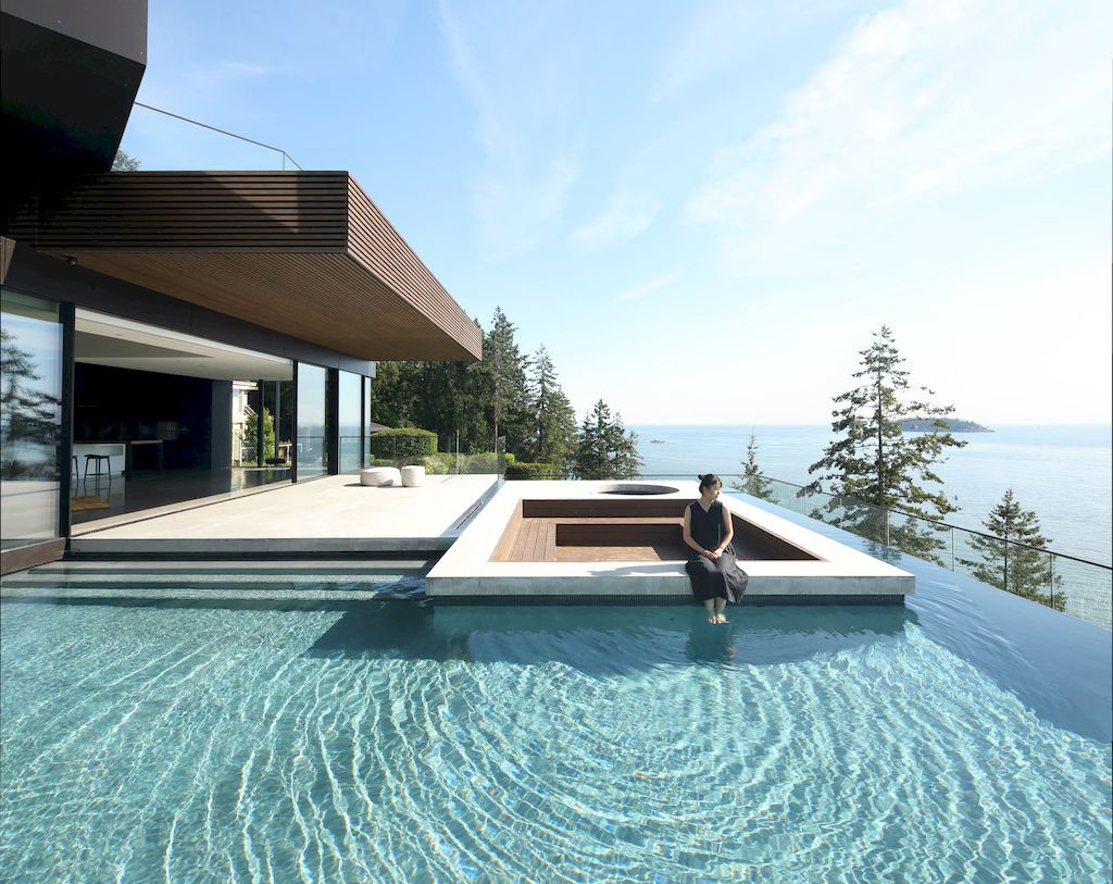 Blackcliff house, monumental one on hill by McLeod Bovell Modern Houses