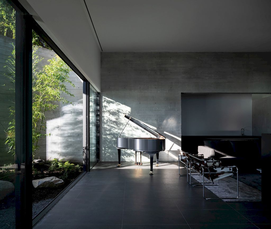 Blackcliff house, monumental one on hill by McLeod Bovell Modern Houses