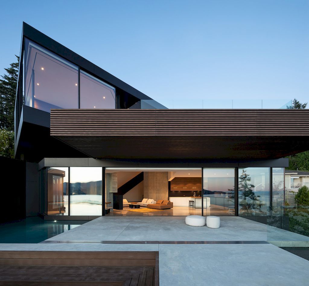 Blackcliff house, monumental one on hill by McLeod Bovell Modern Houses