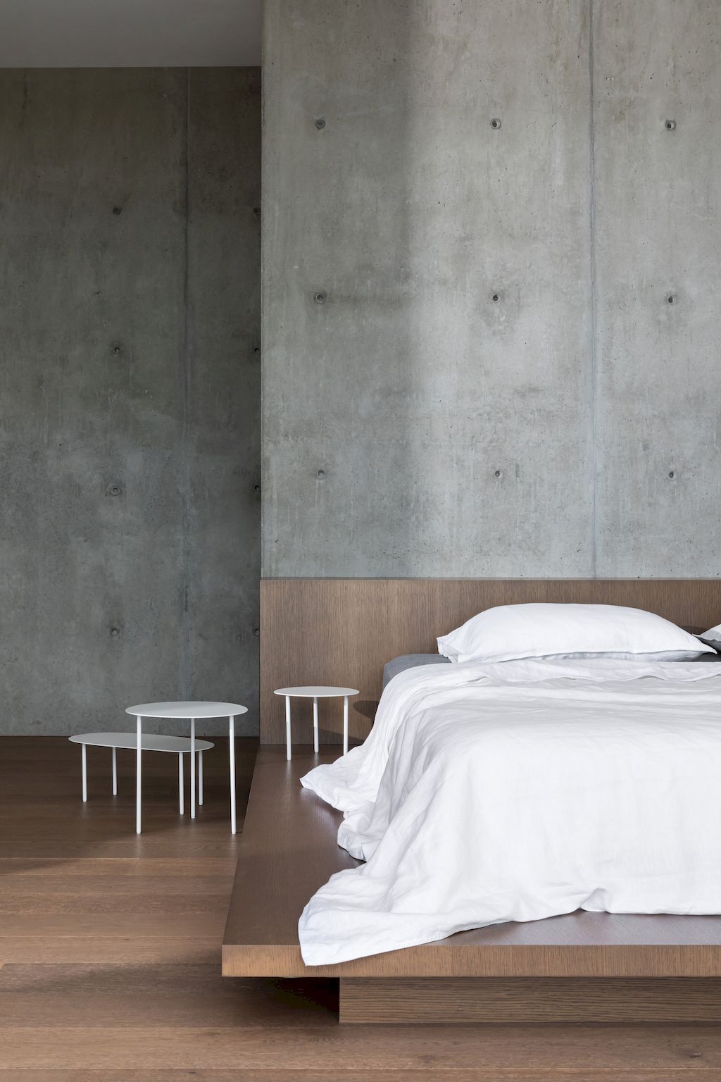 Blackcliff house, monumental one on hill by McLeod Bovell Modern Houses