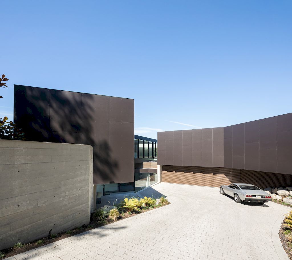 Blackcliff house monumental one on hill by McLeod Bovell Modern Houses 5