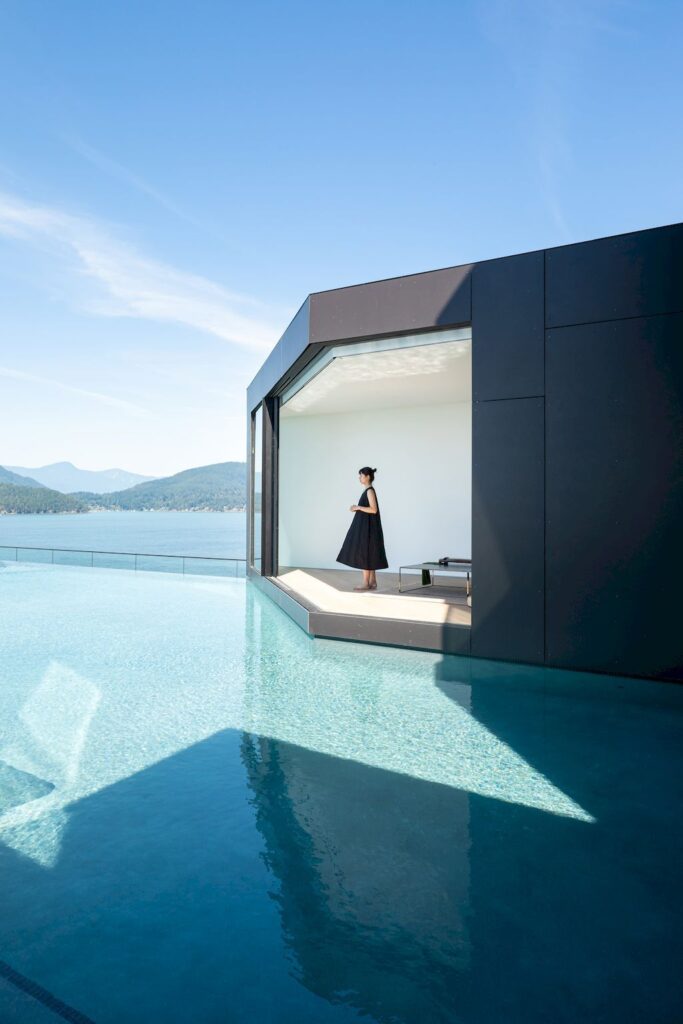 Blackcliff house monumental one on hill by McLeod Bovell Modern Houses 7