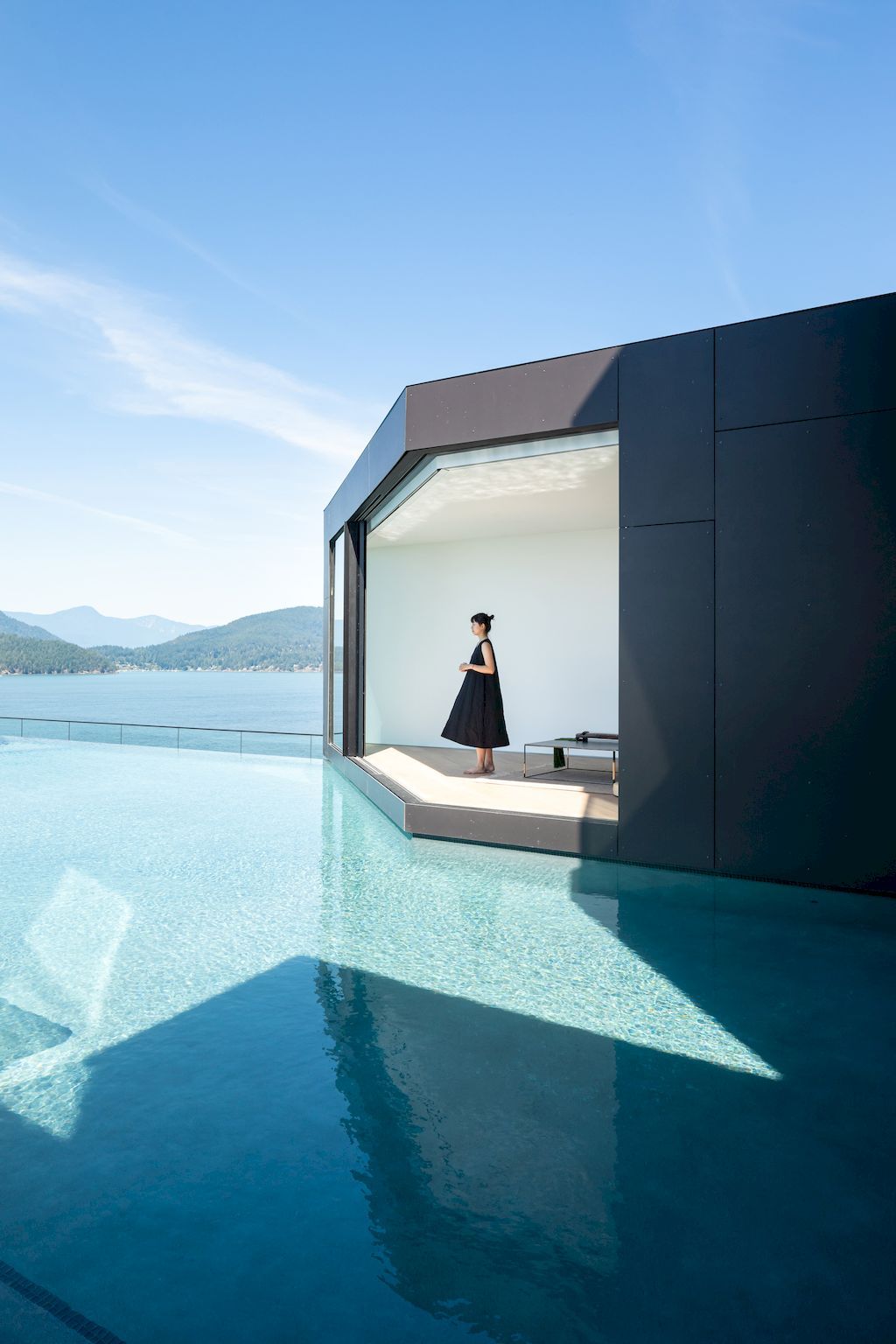 Blackcliff house monumental one on hill by McLeod Bovell Modern Houses 7