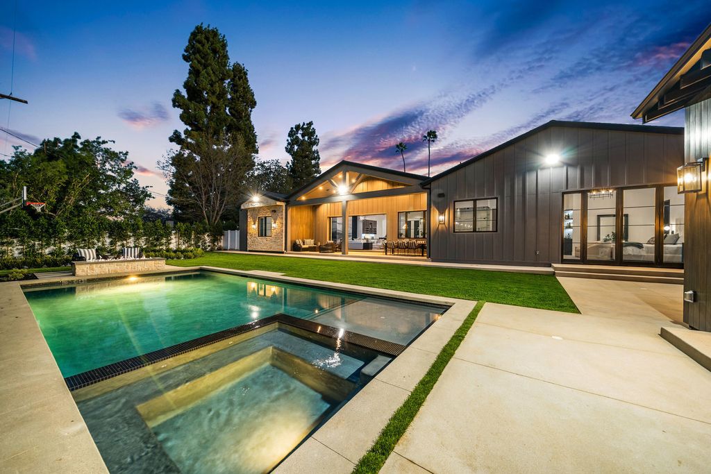 The Modern Farmhouse in Encino perfectly positioned with privacy on a supreme corner lot in Amestoy Estates now available for sale. This home located at 17201 Weddington St, Encino, California