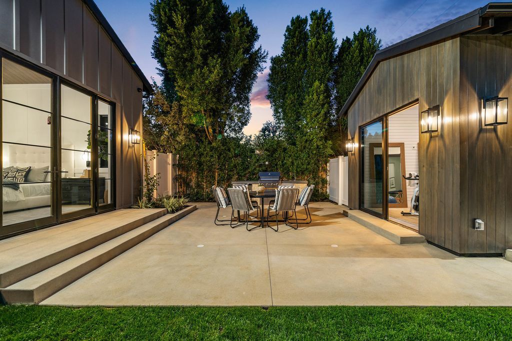 The Modern Farmhouse in Encino perfectly positioned with privacy on a supreme corner lot in Amestoy Estates now available for sale. This home located at 17201 Weddington St, Encino, California
