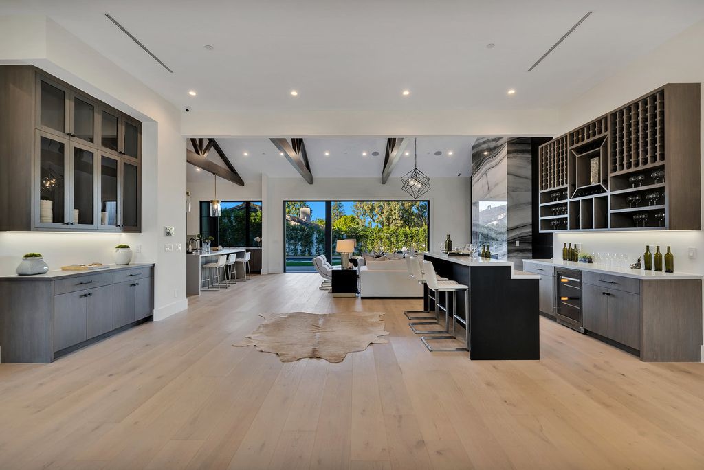 The Modern Farmhouse in Encino perfectly positioned with privacy on a supreme corner lot in Amestoy Estates now available for sale. This home located at 17201 Weddington St, Encino, California