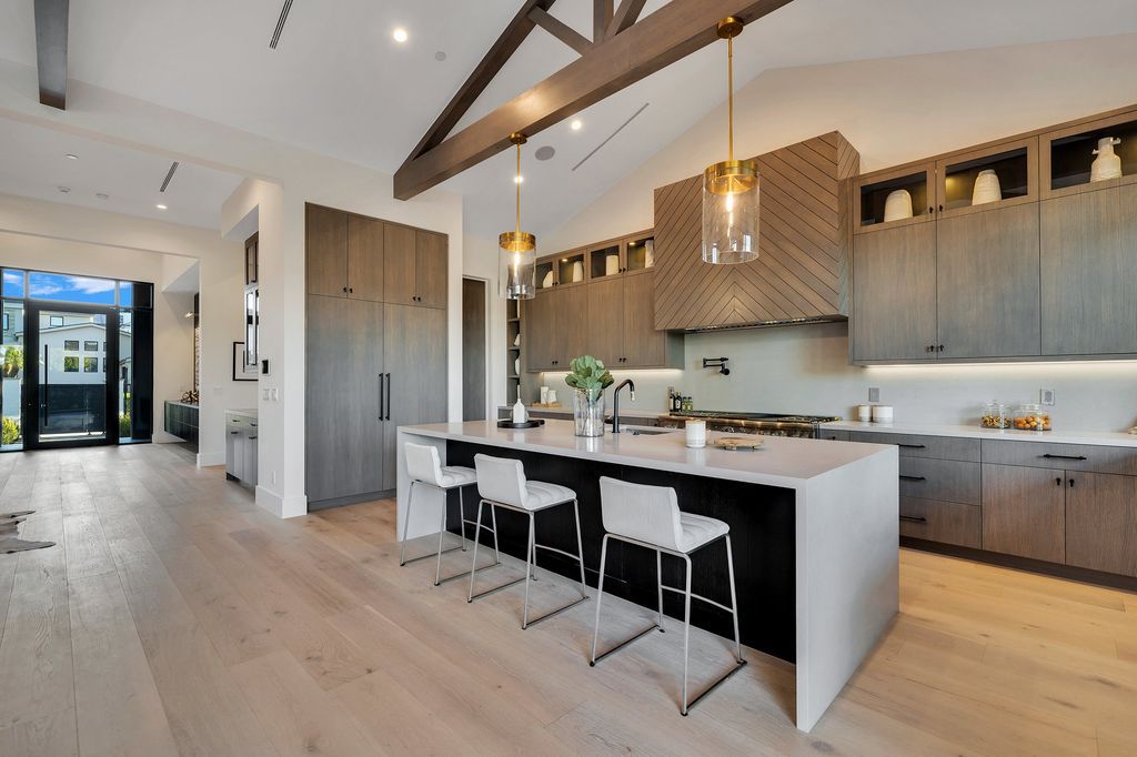 The Modern Farmhouse in Encino perfectly positioned with privacy on a supreme corner lot in Amestoy Estates now available for sale. This home located at 17201 Weddington St, Encino, California