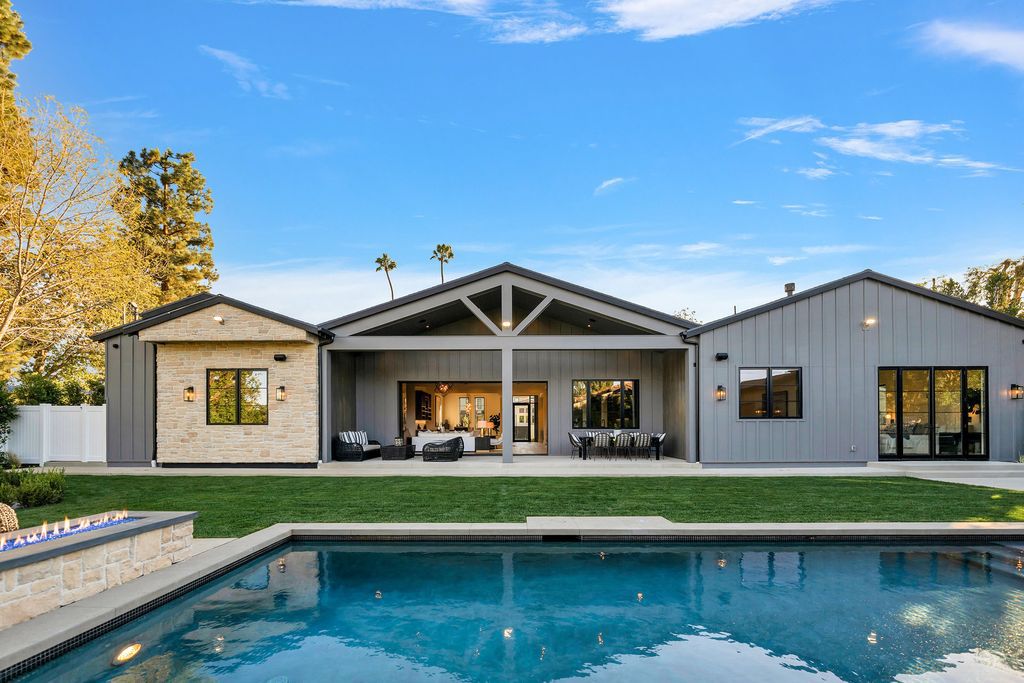 The Modern Farmhouse in Encino perfectly positioned with privacy on a supreme corner lot in Amestoy Estates now available for sale. This home located at 17201 Weddington St, Encino, California