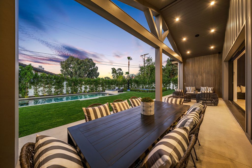 The Modern Farmhouse in Encino perfectly positioned with privacy on a supreme corner lot in Amestoy Estates now available for sale. This home located at 17201 Weddington St, Encino, California