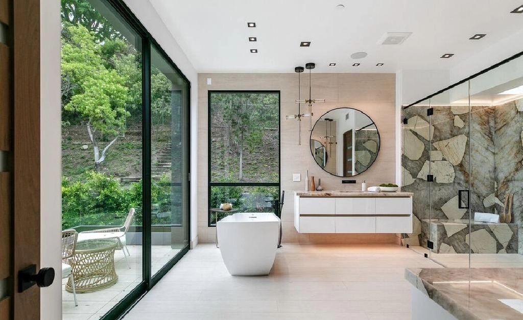 The Los Angeles Home is a newly constructed contemporary residence situated between the highly coveted areas of Brentwood Park and the Palisadian Riviera now available for sale. This home located at 1332 Allenford Ave, Los Angeles, California