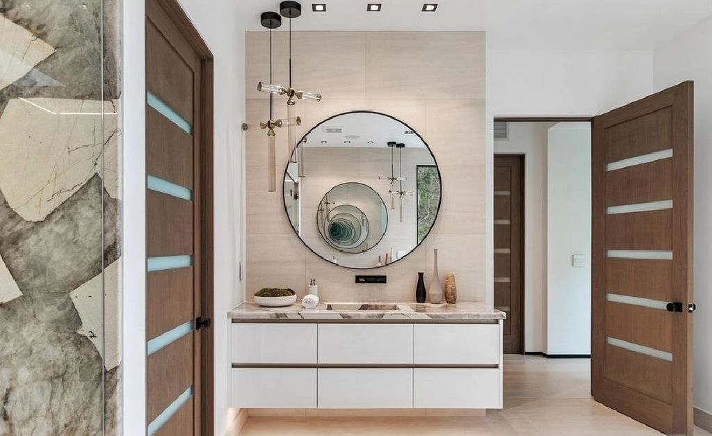 The Los Angeles Home is a newly constructed contemporary residence situated between the highly coveted areas of Brentwood Park and the Palisadian Riviera now available for sale. This home located at 1332 Allenford Ave, Los Angeles, California