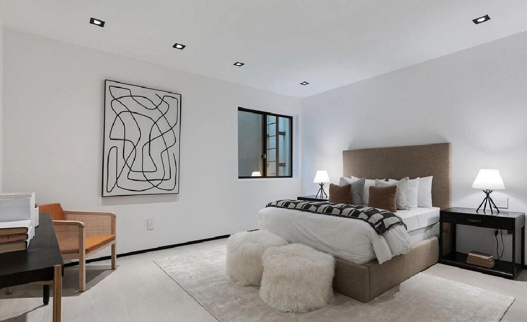 The Los Angeles Home is a newly constructed contemporary residence situated between the highly coveted areas of Brentwood Park and the Palisadian Riviera now available for sale. This home located at 1332 Allenford Ave, Los Angeles, California