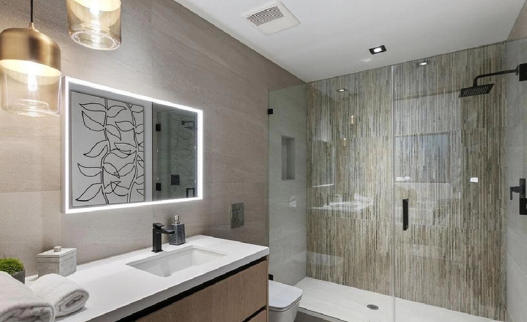 The Los Angeles Home is a newly constructed contemporary residence situated between the highly coveted areas of Brentwood Park and the Palisadian Riviera now available for sale. This home located at 1332 Allenford Ave, Los Angeles, California