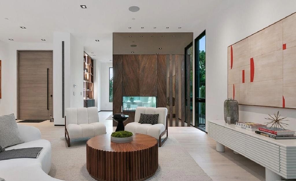 The Los Angeles Home is a newly constructed contemporary residence situated between the highly coveted areas of Brentwood Park and the Palisadian Riviera now available for sale. This home located at 1332 Allenford Ave, Los Angeles, California